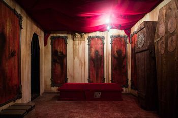 Éclairage sombre| La Crypt
